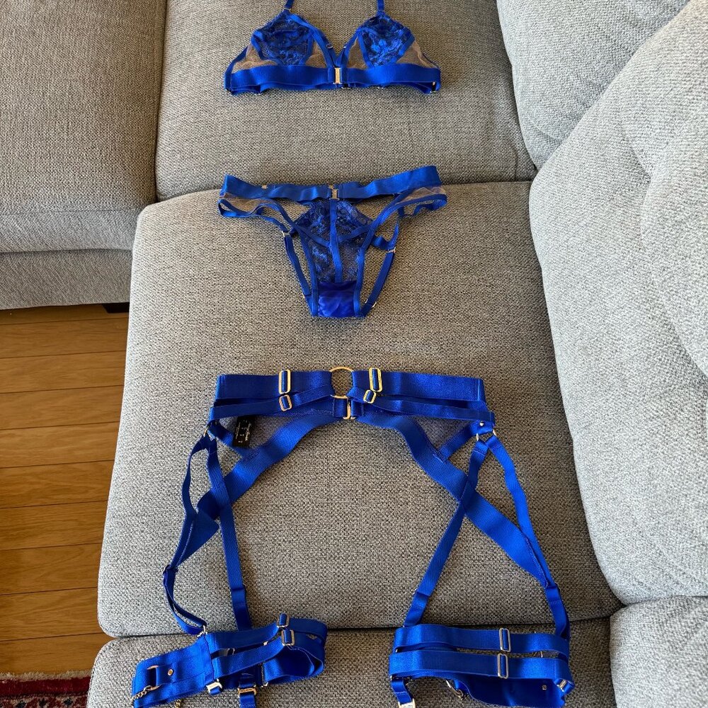 Honey Birdette Morgan Kukuro Electric Blue Set Small Medium Bra Panty Garter